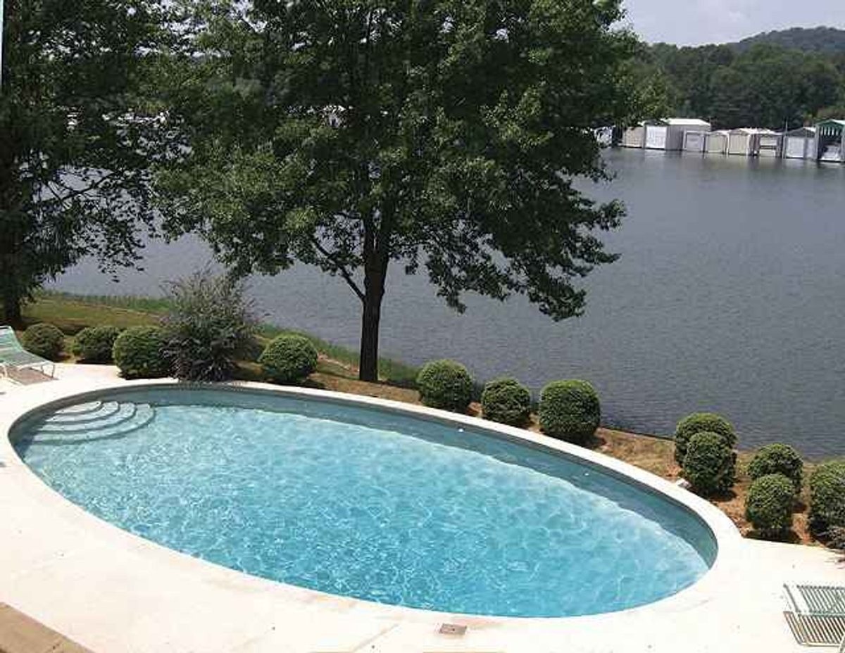Piscina con Blue Quartz