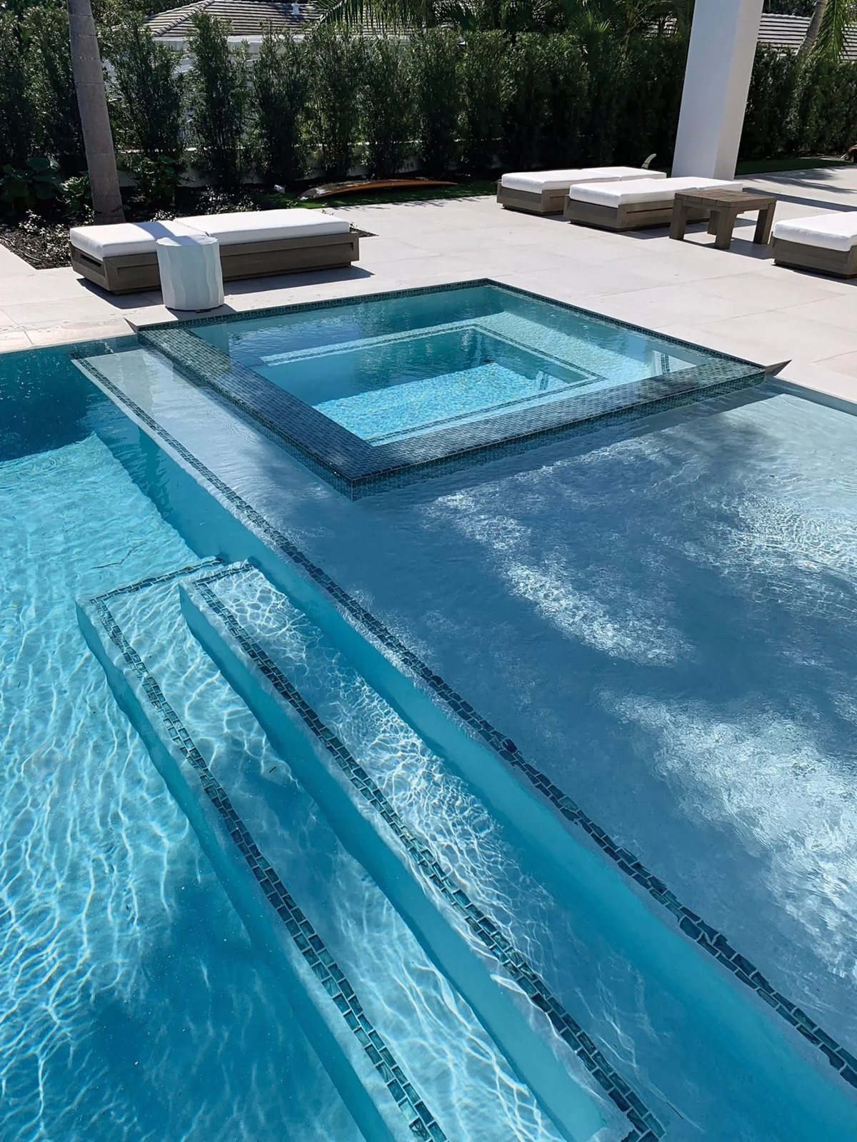 Piscina con Blue Quartz