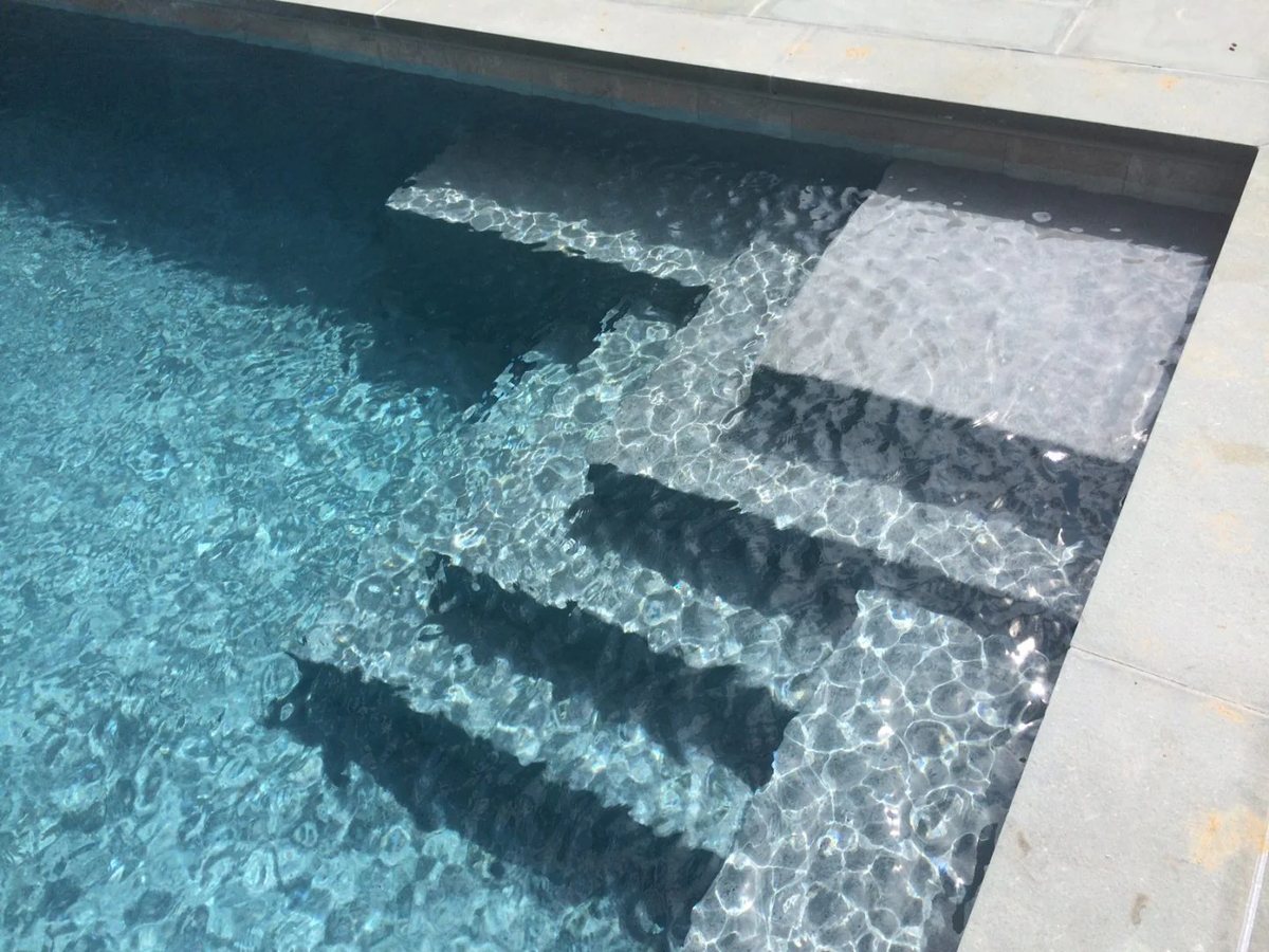 Piscina con French Gray
