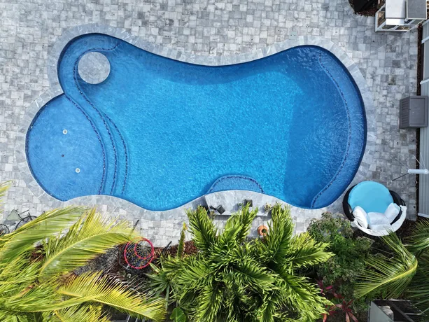 Proyecto de reparación y revestimiento de piscina
