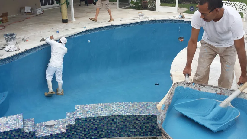 Proyecto de reparación y revestimiento de piscina
