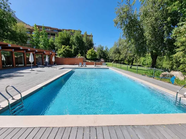 Proyecto de reparación y revestimiento de piscina